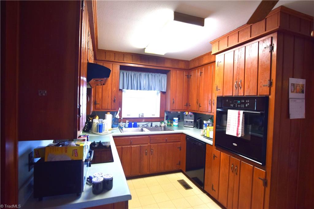 703 Twin Oaks Road Elkin, NC 28621 - Photo 19 of 33