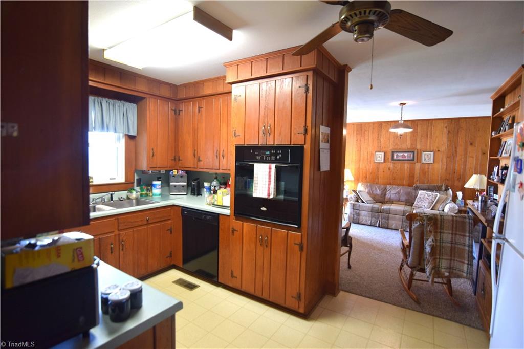 703 Twin Oaks Road Elkin, NC 28621 - Photo 20 of 33