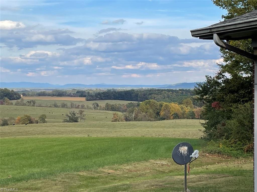 703 Twin Oaks Road Elkin, NC 28621 - Photo 2 of 33