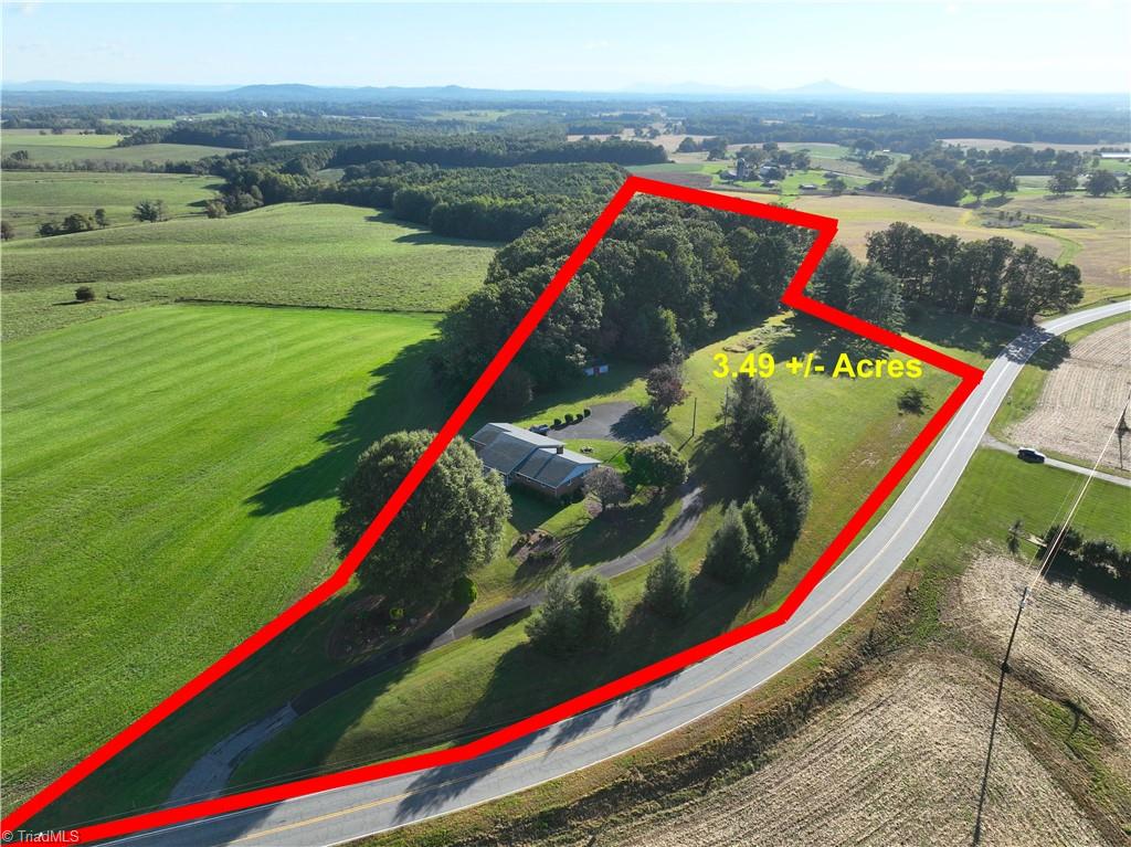 703 Twin Oaks Road Elkin, NC 28621 - Photo 3 of 33