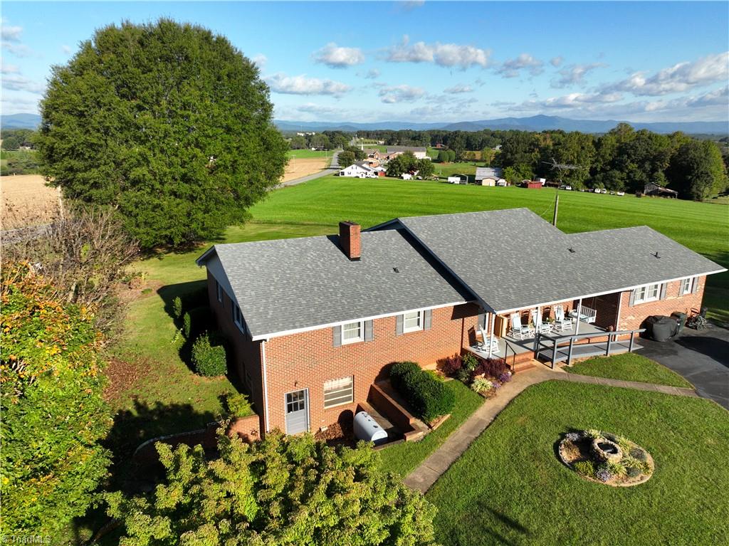 703 Twin Oaks Road Elkin, NC 28621 - Photo 8 of 33