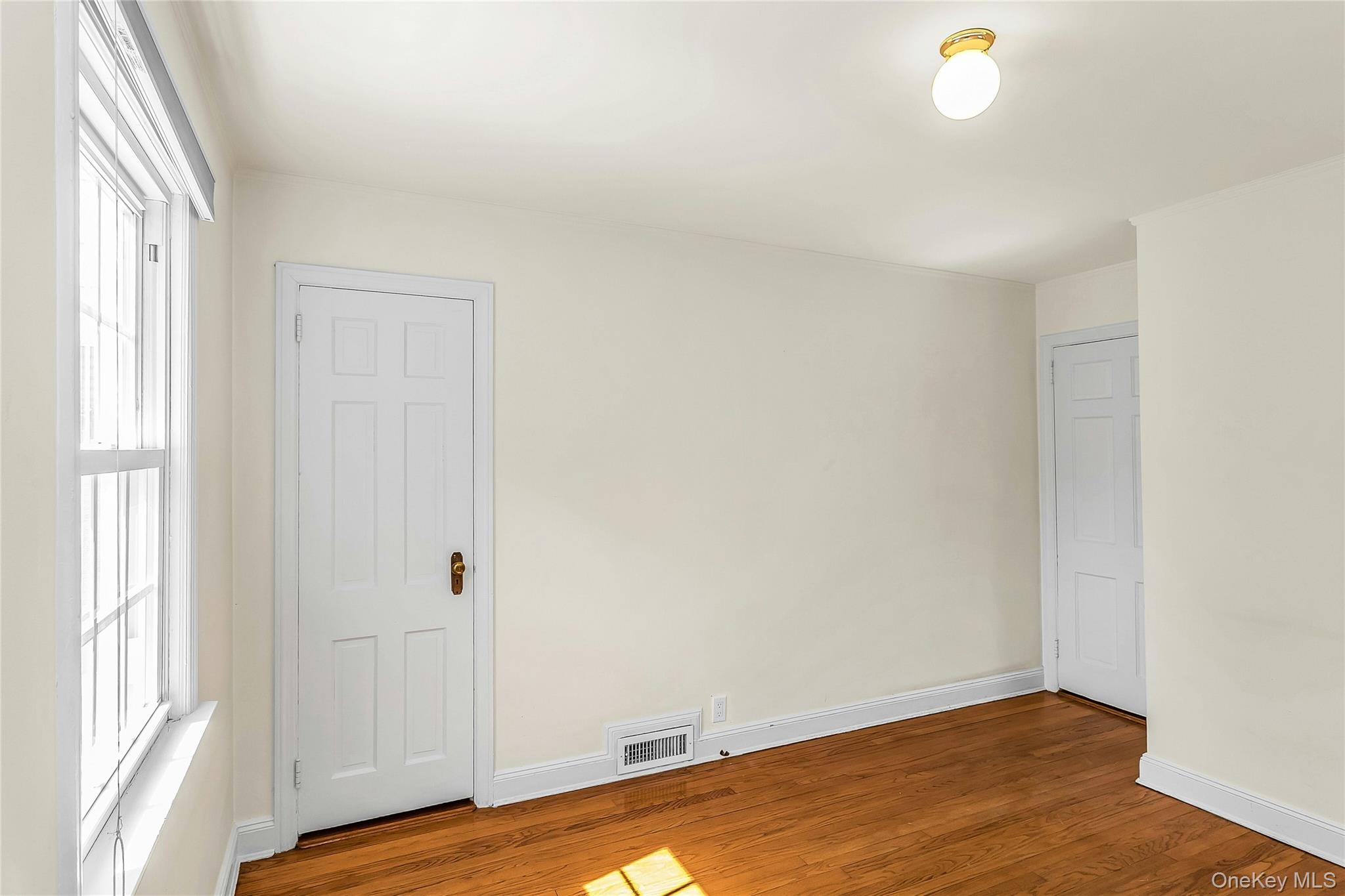 26 Ridge Drive Manhasset, NY 11030 - Photo 18 of 35 Gallery Image 18