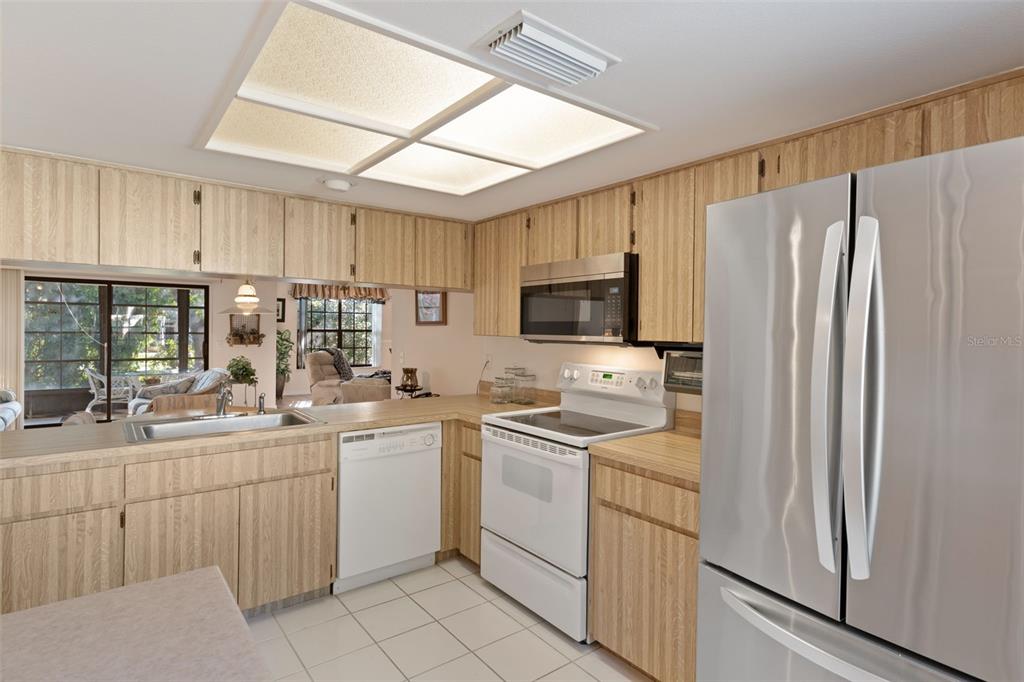 6606 Brambleleaf Drive Spring Hill, FL 34606 - Photo 14 of 79 a kitchen with a sink stove and refrigerator
