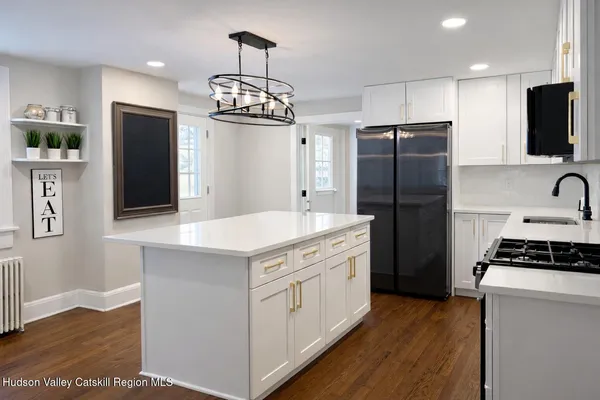 $840,000 | 30 Old Post Road North, Red Hook, NY 12571