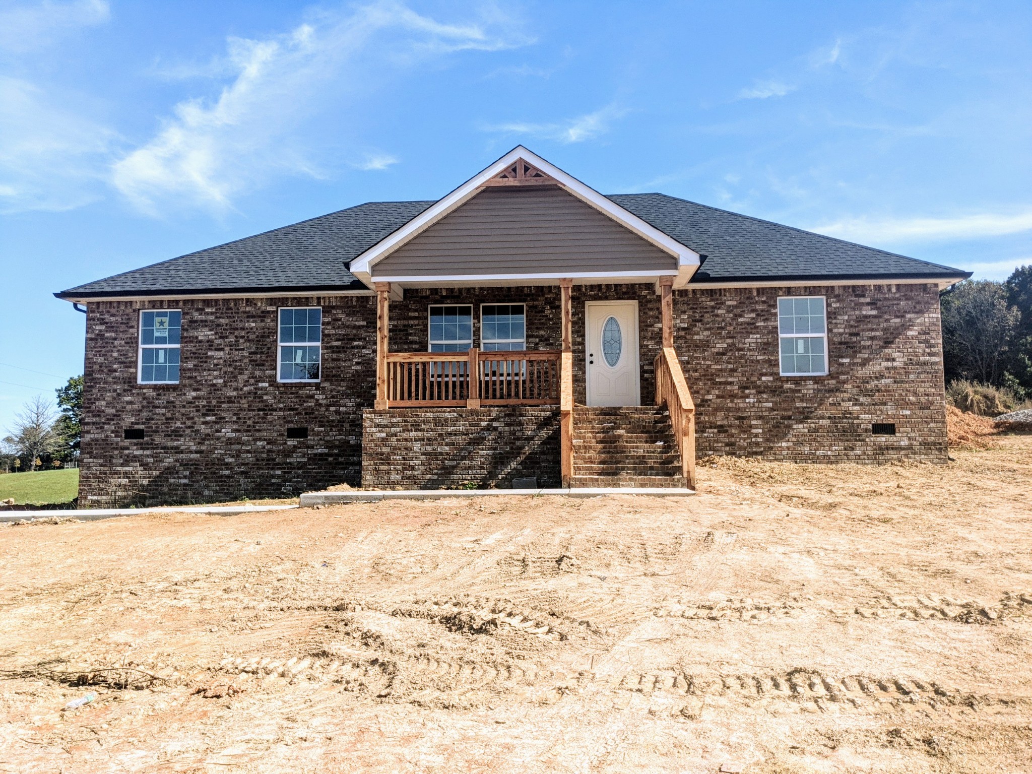 286 Claypool Road Bethpage, TN 37022 - Photo 1 of 5 a front view of a house with a yard
