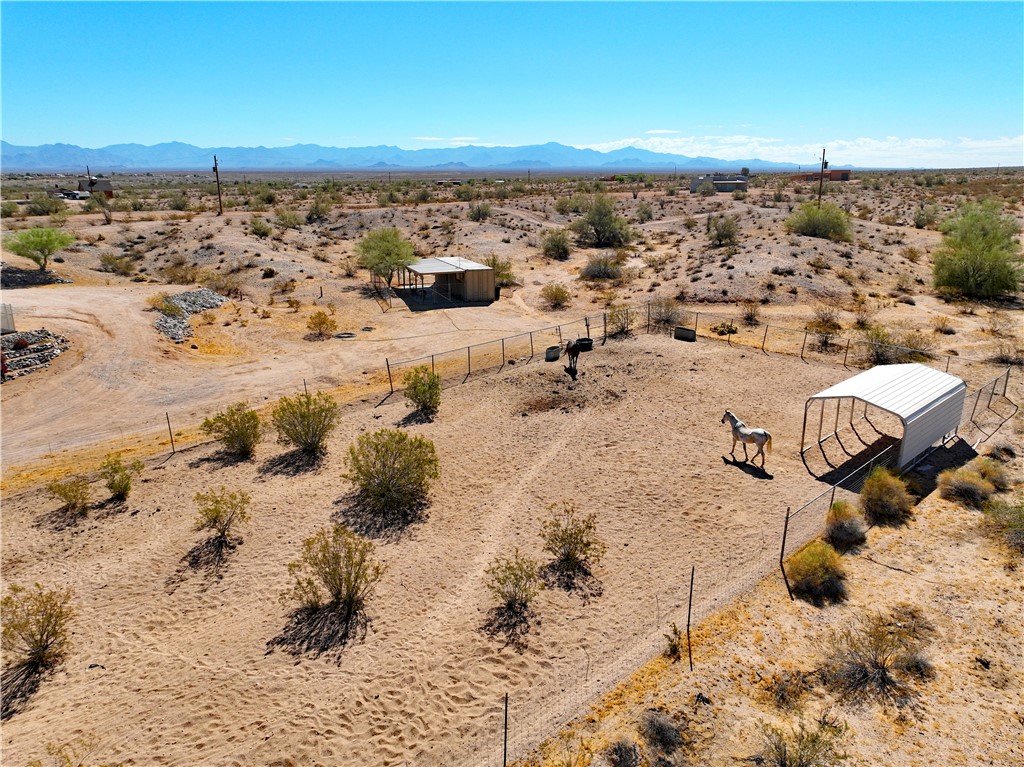 16876 Lawton Road Yucca, AZ 86438 - Photo 3 of 41
