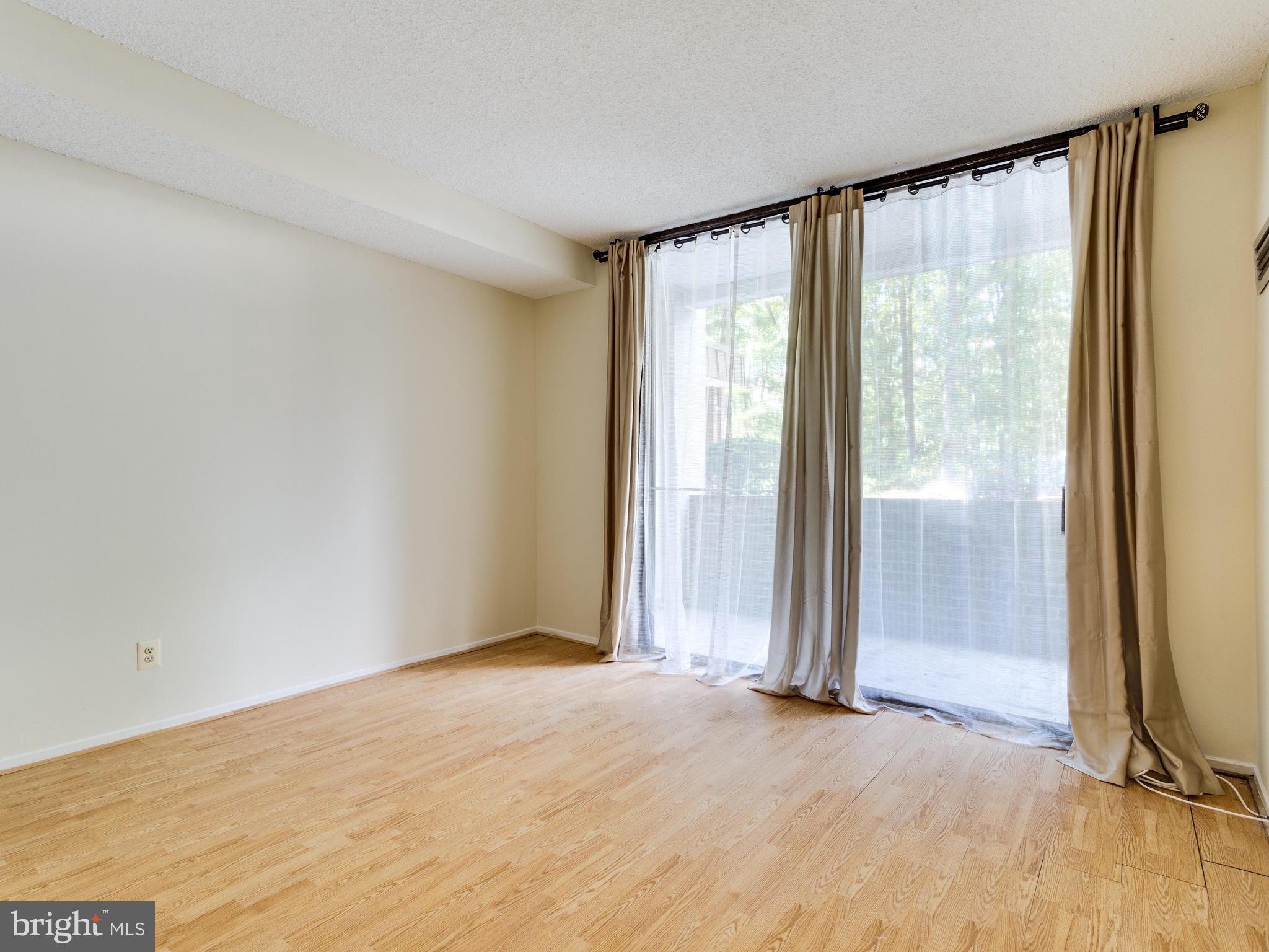 6101 Edsall Road, Unit 106 Alexandria, VA 22304 - Photo 19 of 30 Roomy Guest Bedroom