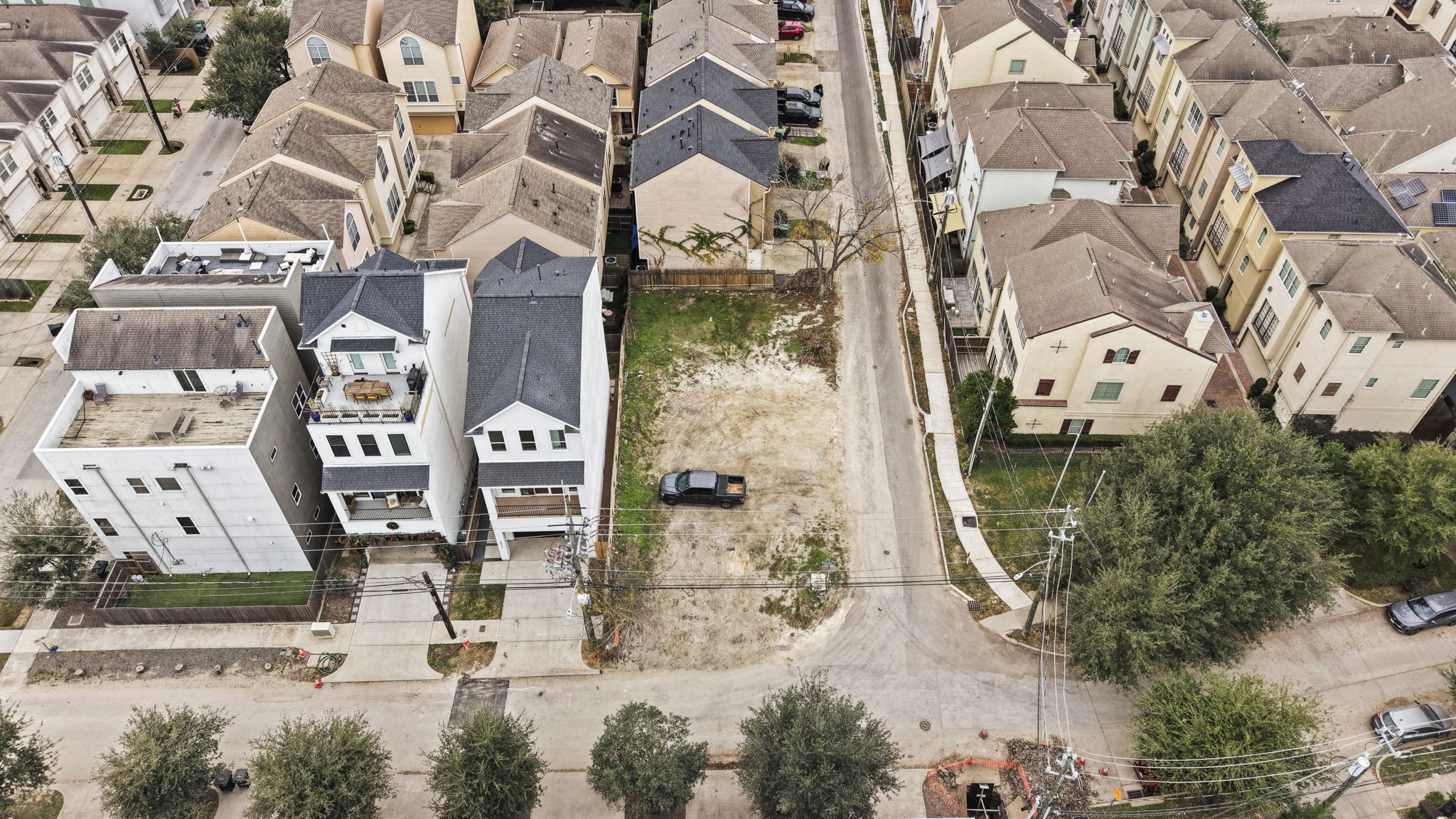 5807 Katy Street Houston, TX 77007 - Photo 22 of 37 an aerial view of residential houses with outdoor space
