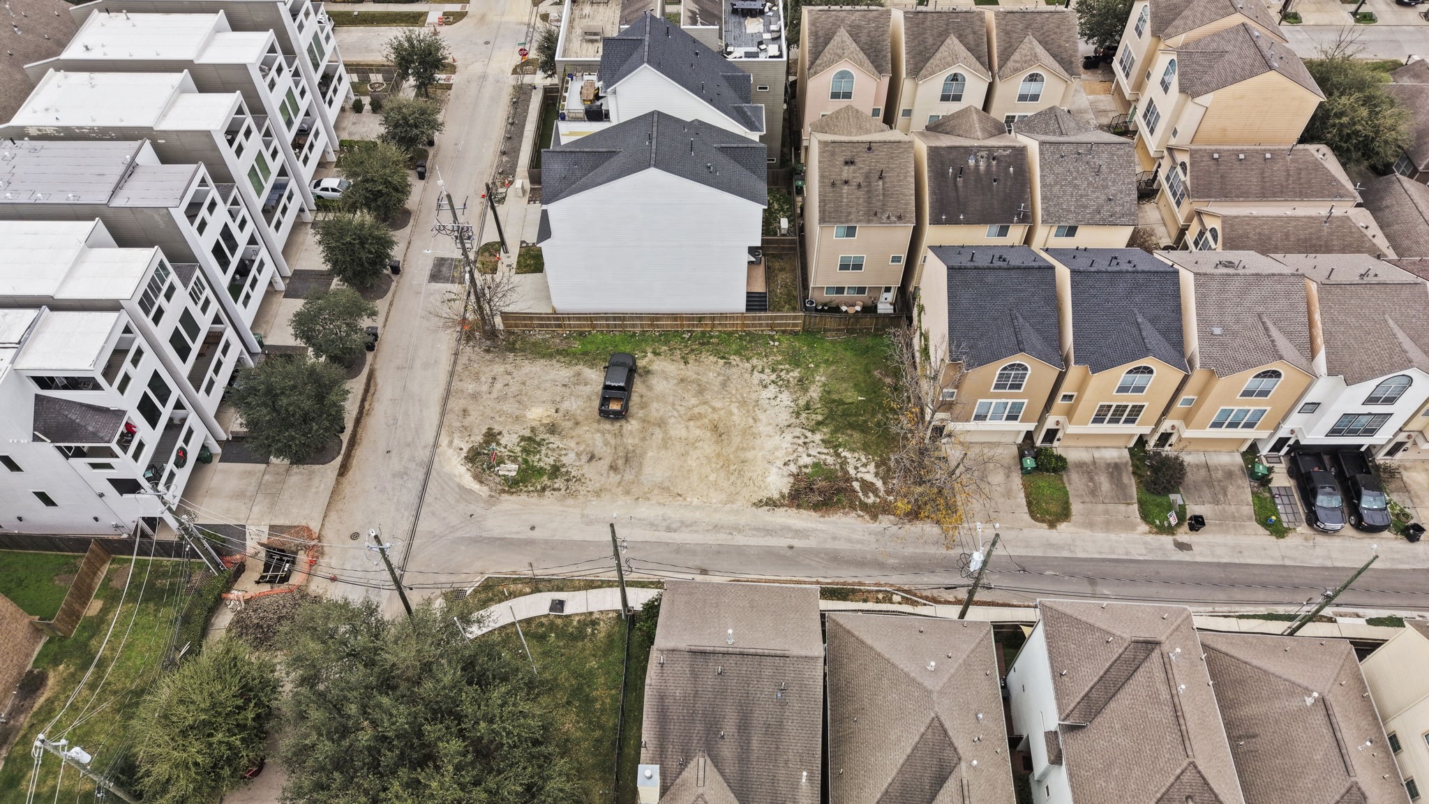 5807 Katy Street Houston, TX 77007 - Photo 34 of 37 an aerial view of houses with a yard