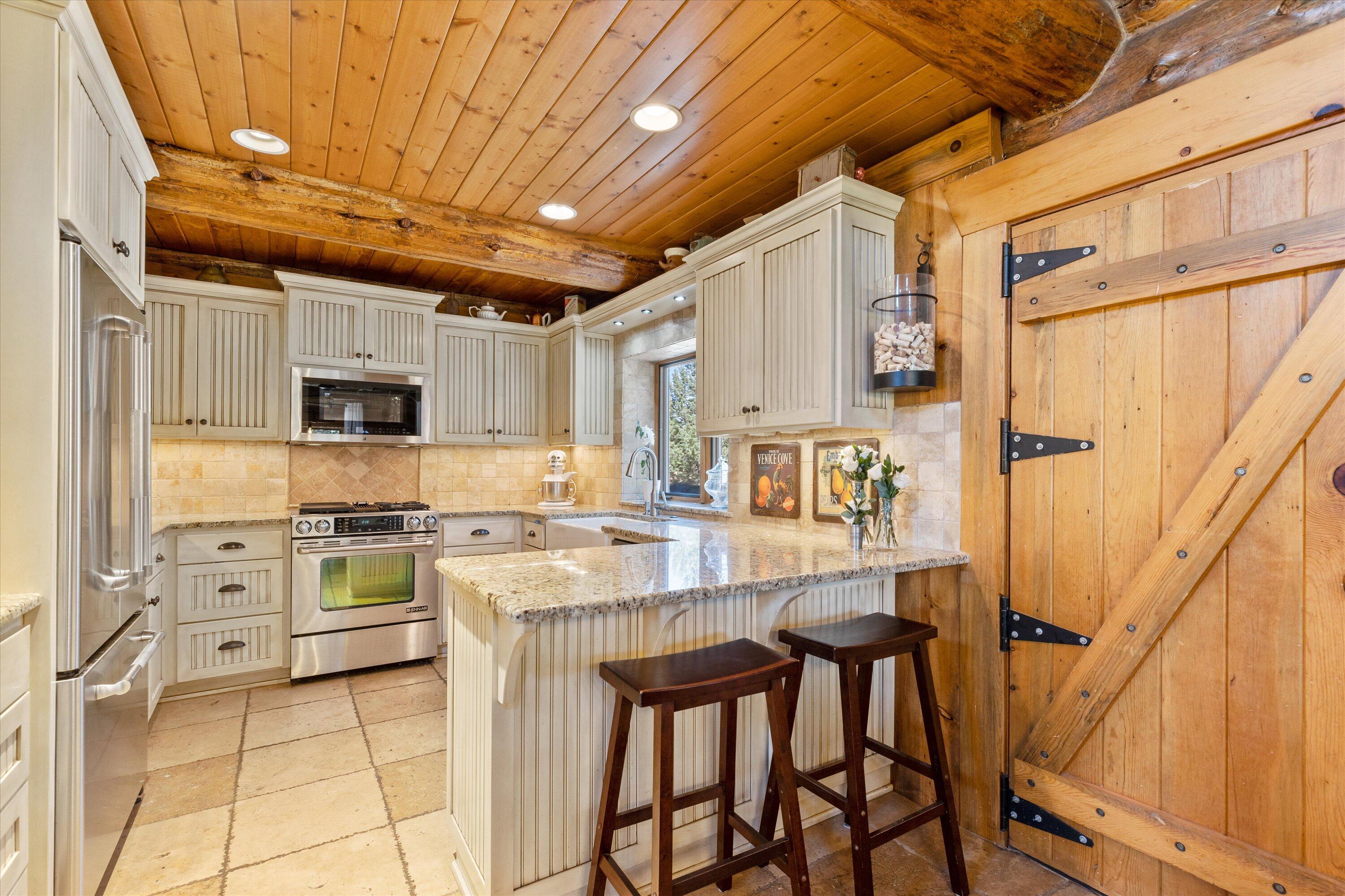 63430 Hamehook Road Bend, OR 97701 - Photo 15 of 54 12-220725_JILLROSELL2733