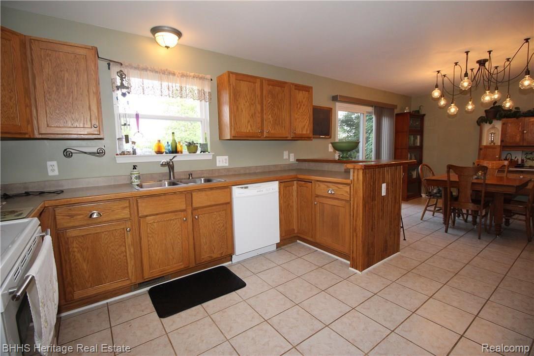 6345 Morrish Road Swartz Creek, MI 48473 - Photo 8 of 29 IMG_4132.JPG