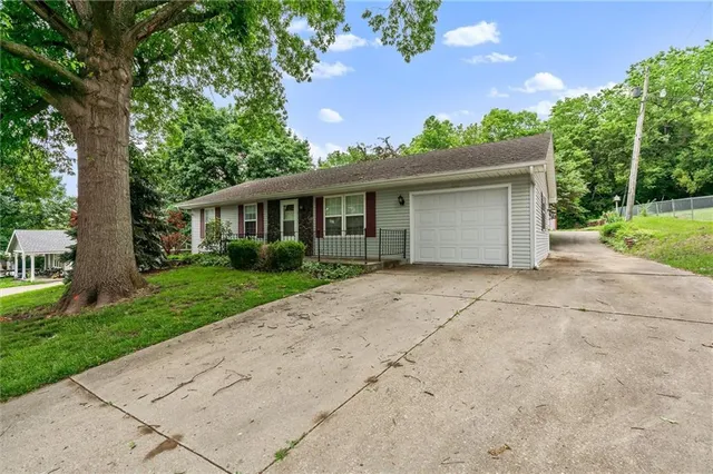 $260,000 | 602 North Westview Drive, Richmond, MO 64085