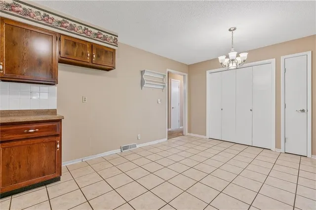 $260,000 | 602 North Westview Drive, Richmond, MO 64085