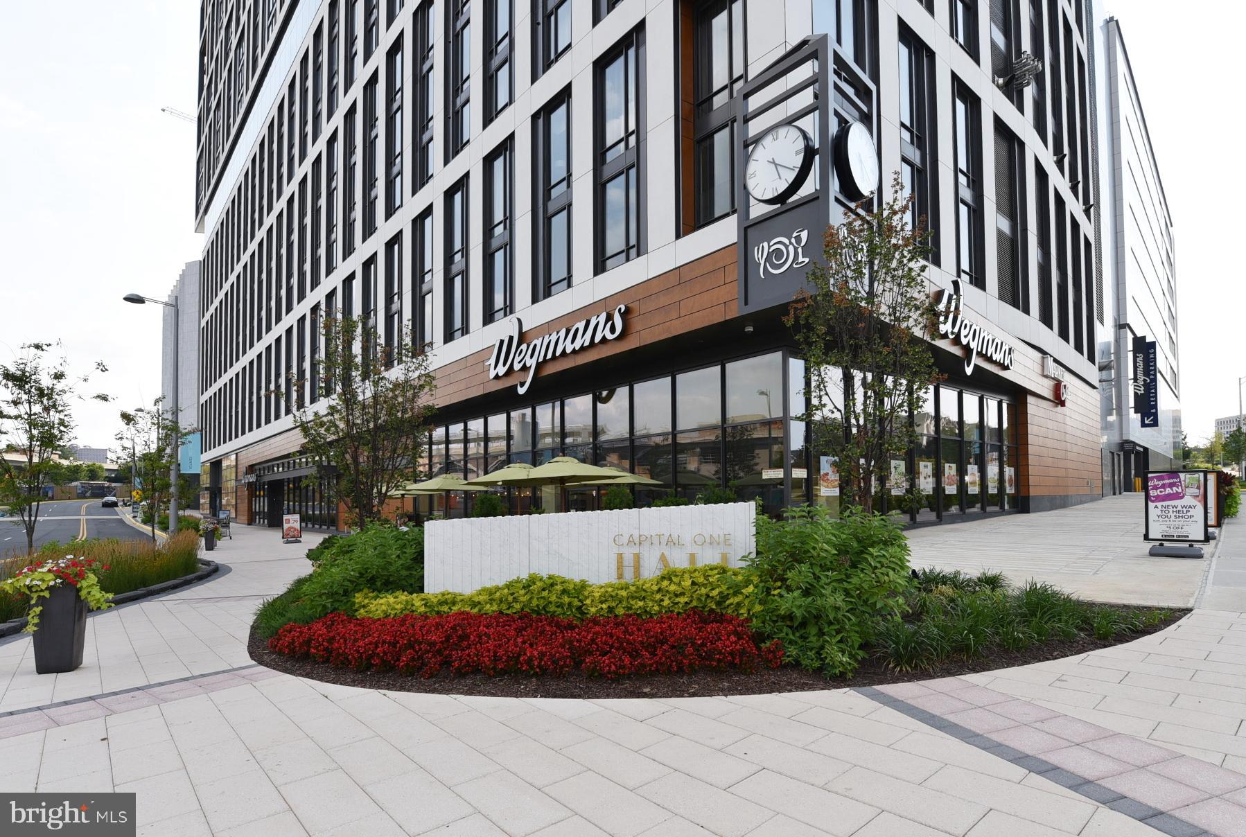 1710 Westwind Way McLean, VA 22102 - Photo 22 of 25 a view of a building with a yard