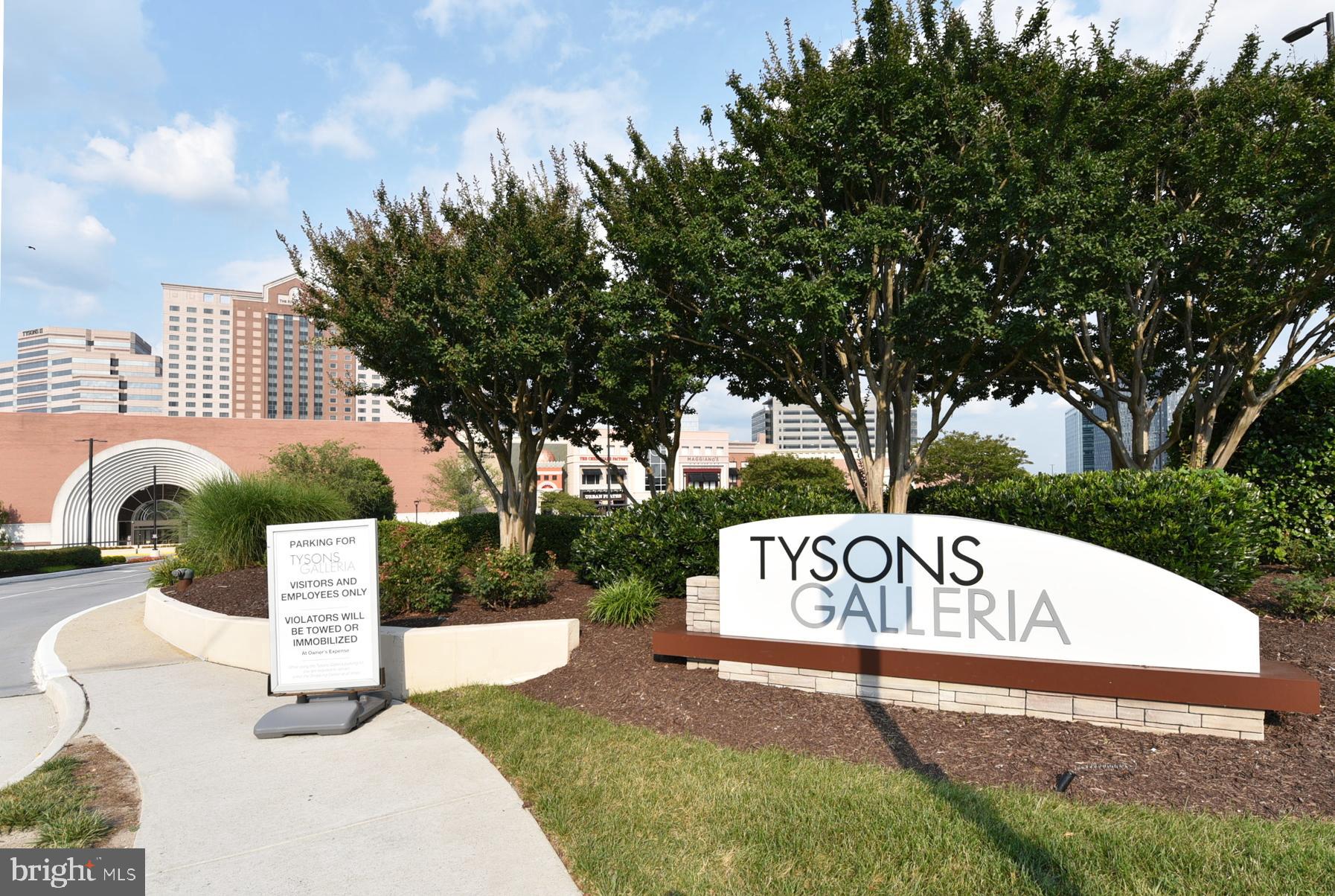 1710 Westwind Way McLean, VA 22102 - Photo 24 of 25 a view of outdoor space with sign board and garden