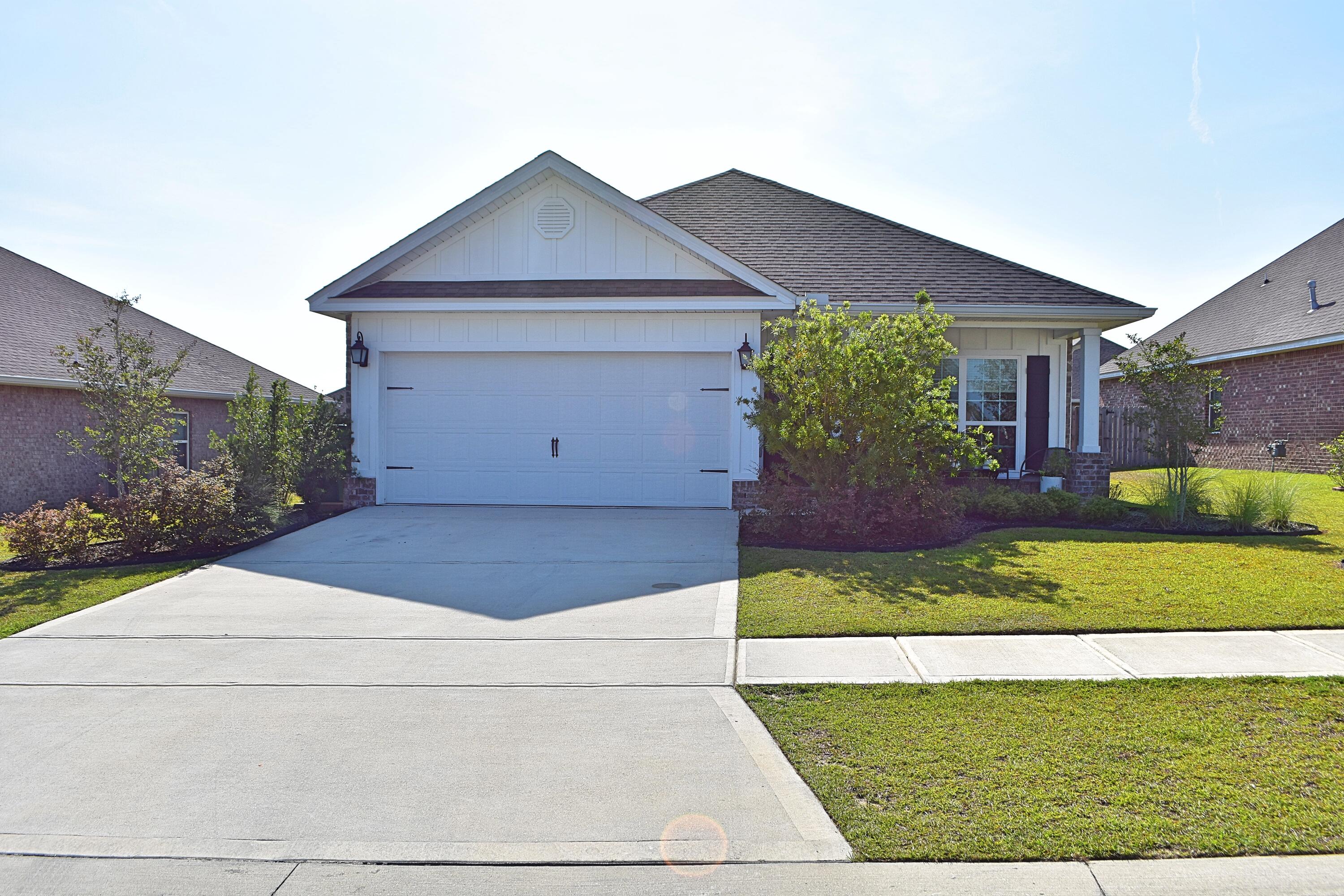 90 Lottie Loop Freeport, FL 32439 - Photo 1 of 38 Front View_Fotor