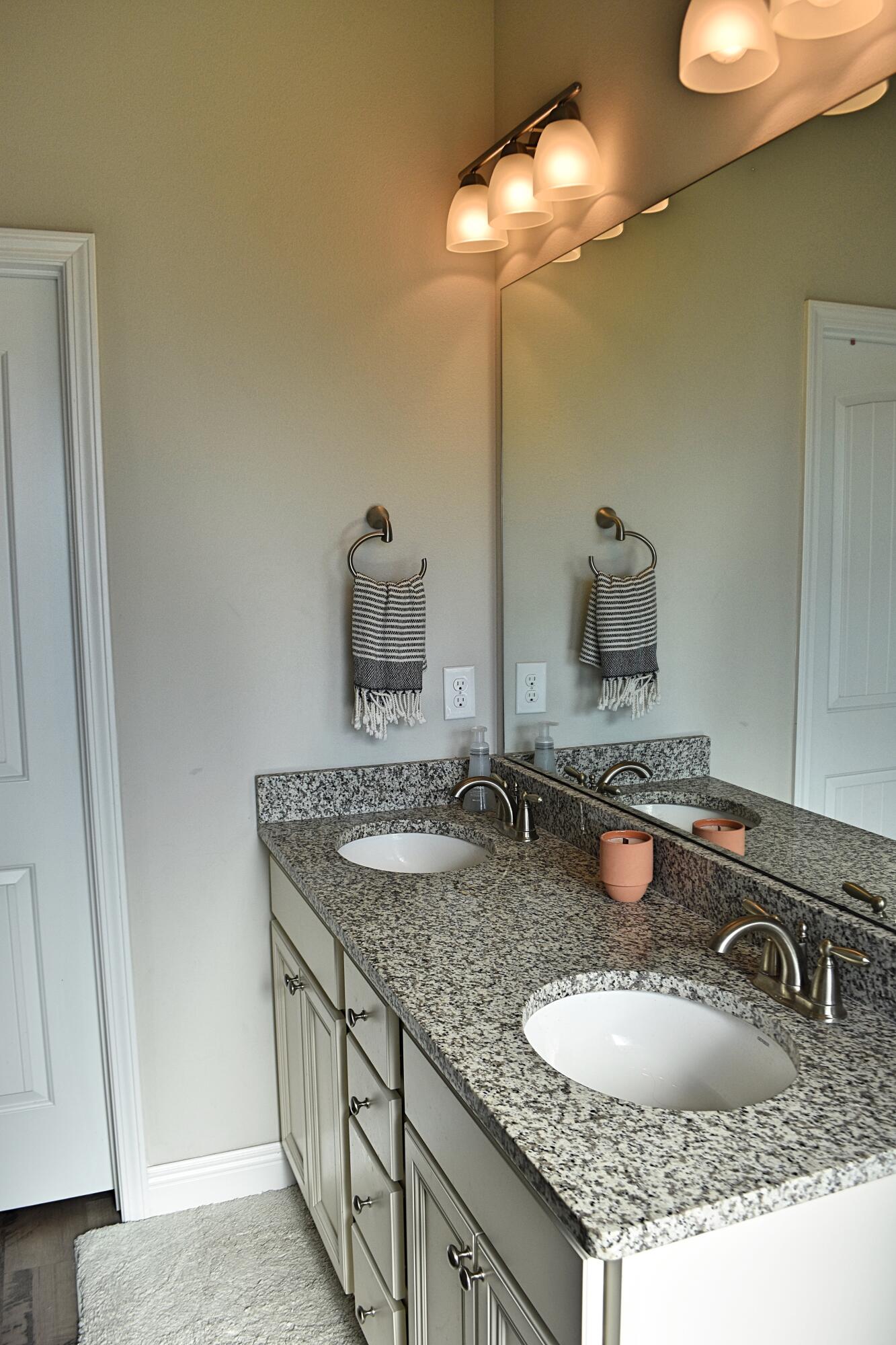 90 Lottie Loop Freeport, FL 32439 - Photo 29 of 38 Owner's Bath 4_Fotor