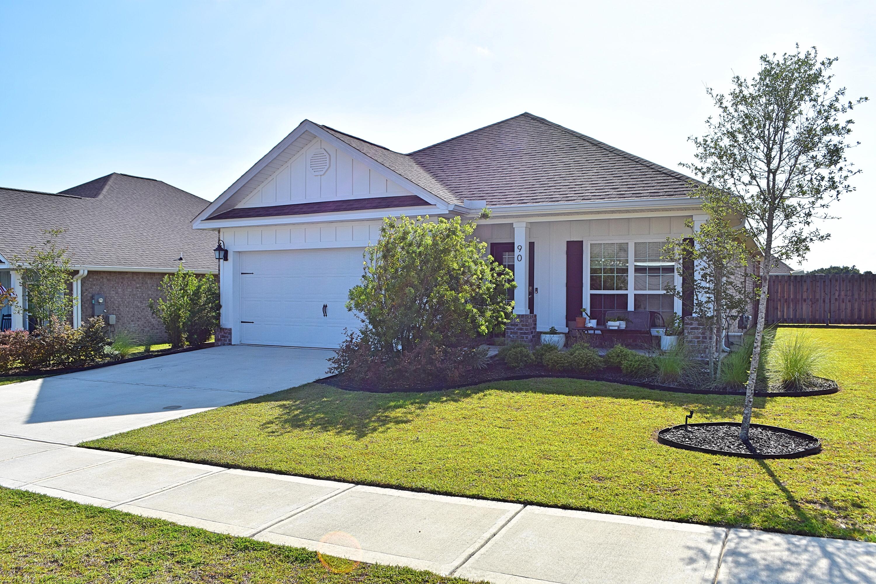 90 Lottie Loop Freeport, FL 32439 - Photo 3 of 38 Front view 3_Fotor