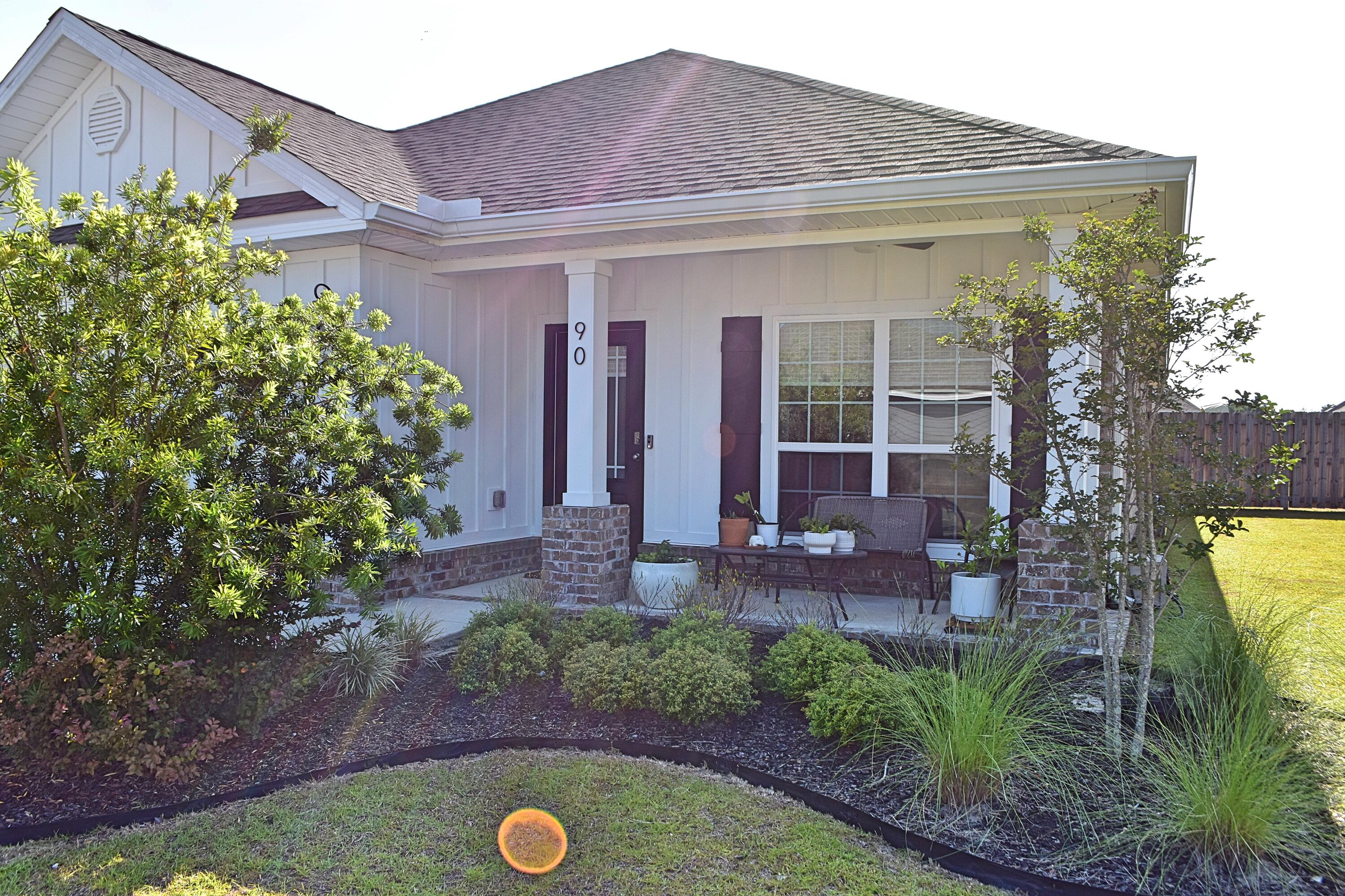 90 Lottie Loop Freeport, FL 32439 - Photo 5 of 38 Front Porch_Fotor