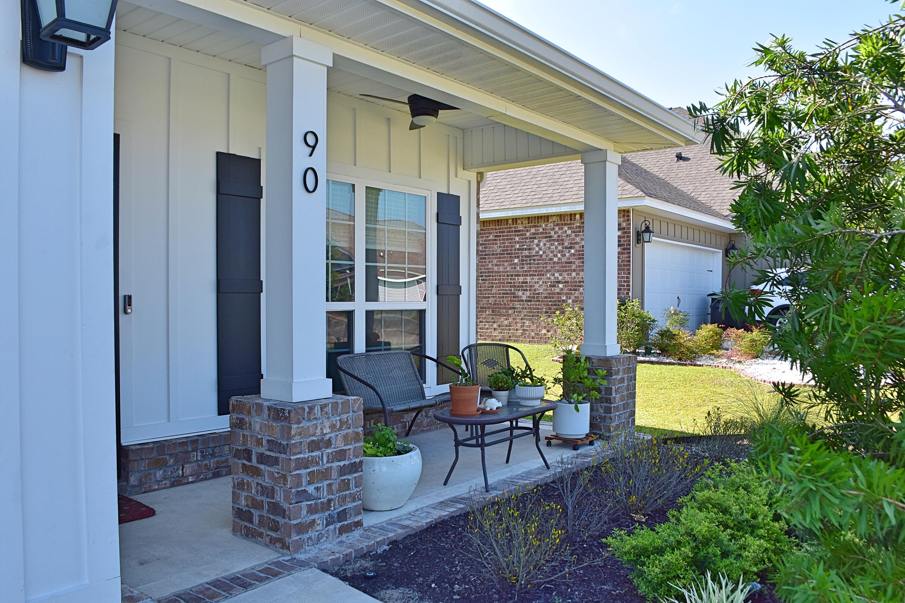 90 Lottie Loop Freeport, FL 32439 - Photo 6 of 38 Front Porch 2_Fotor