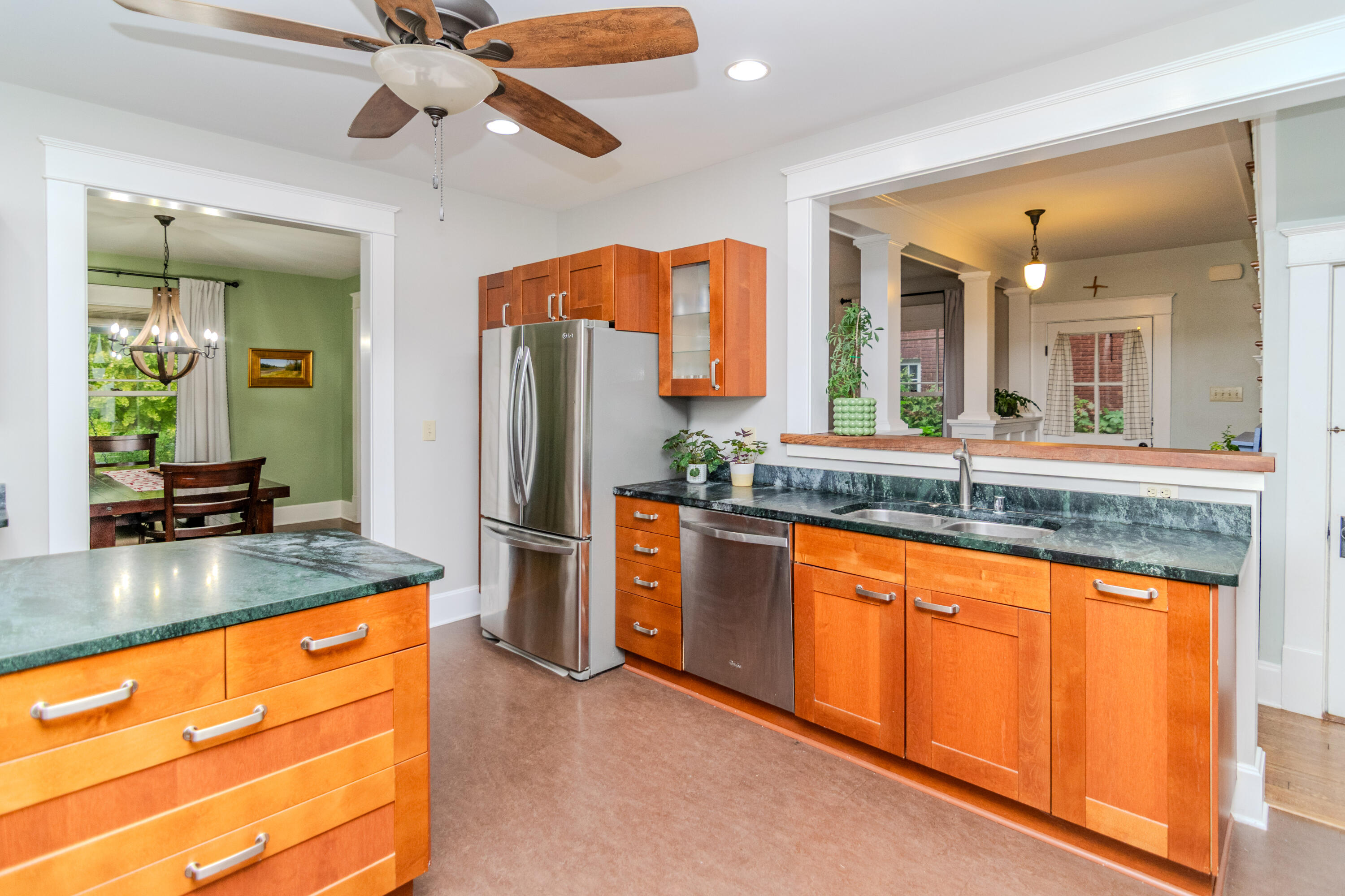 306 Irvine Road Lexington, KY 40502 - Photo 12 of 39 306Irvine-0039