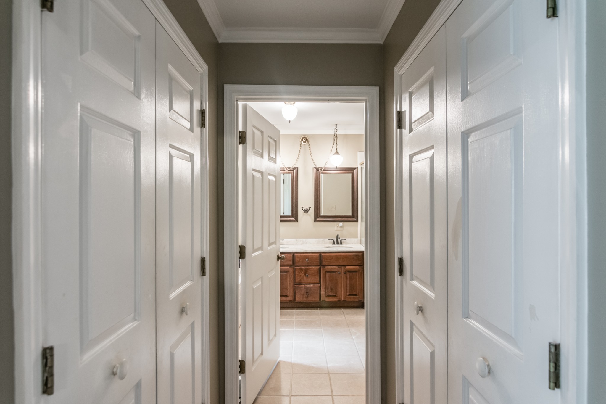 5207 Stacy Springs Road Springfield, TN 37172 - Photo 13 of 30 a view of a hallway with bathroom and mirror