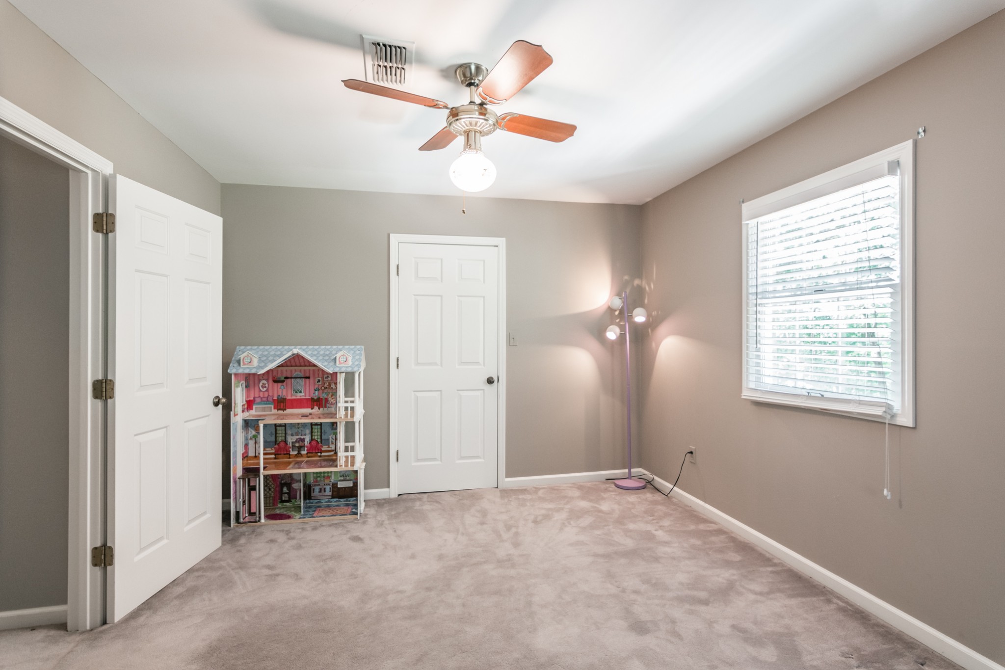5207 Stacy Springs Road Springfield, TN 37172 - Photo 18 of 30 a view of empty room with window and ceiling fan