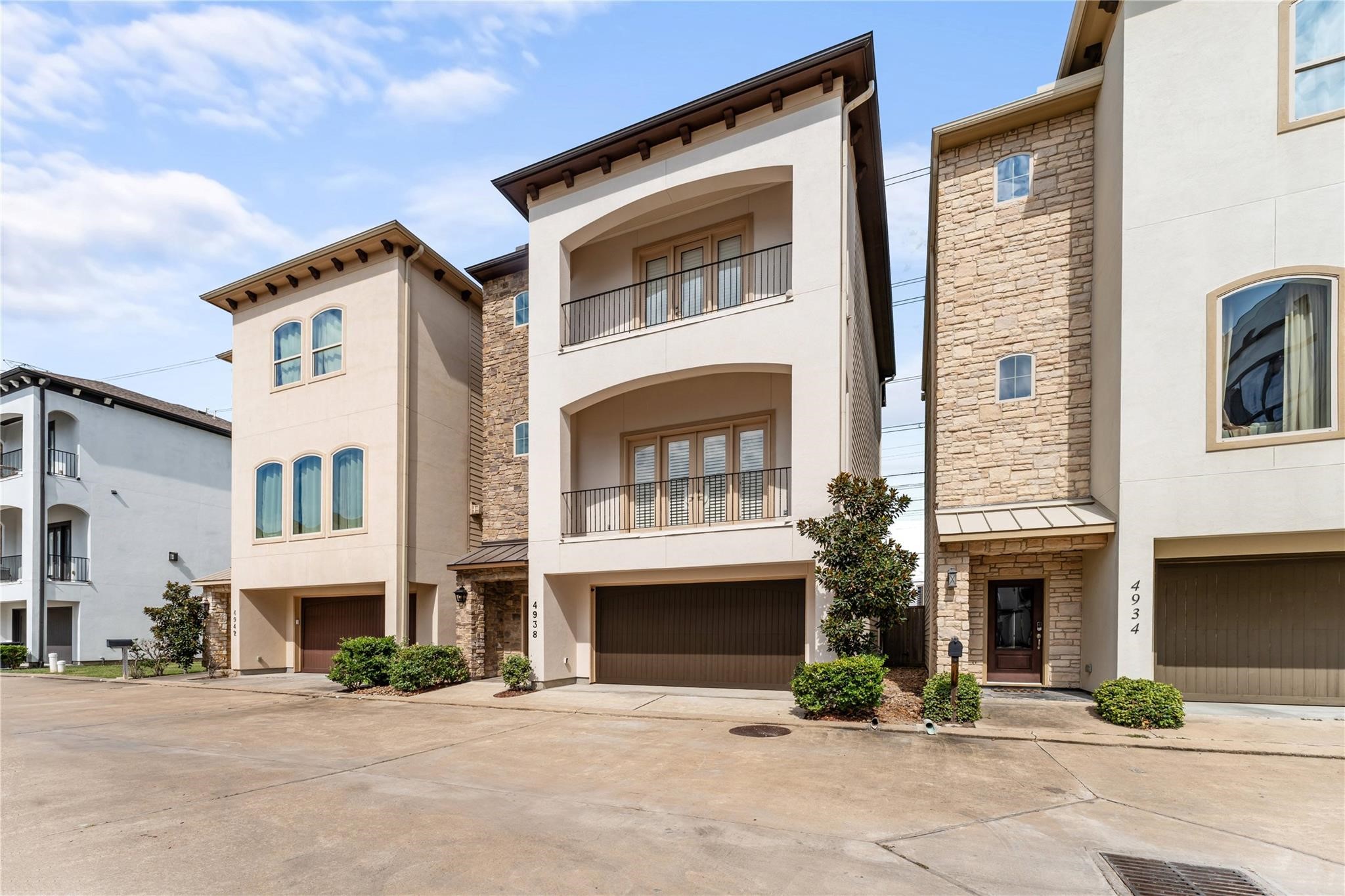 4938 Edison Park Lane Houston, TX 77081 - Photo 2 of 49 Striking stone & stucco elevation
sets the tone for this absolutely
stunning 3-story residence in the
fully gated community of Edison
Park. This home offers a private,
refined presence with a 2-car
garage, full surround gutters,
and beautifully maintained
surroundings. Ideally located in
Bellaire with quick access to
major roadways, you’re less than
10 miles from Downtown & the
Texas Medical Center and just
minutes from The Galleria,
dining, and nightlife.