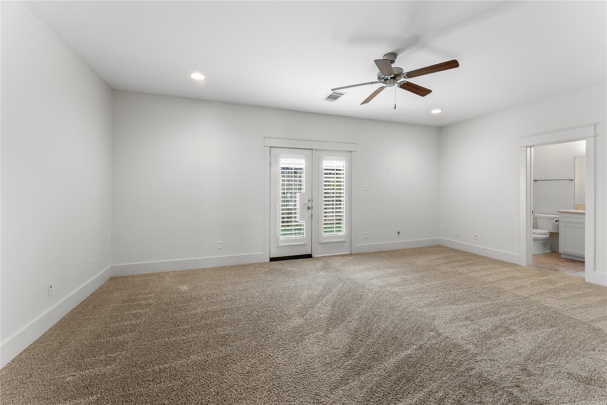 4938 Edison Park Lane Houston, TX 77081 - Photo 6 of 49 an empty room with chandelier fan and windows