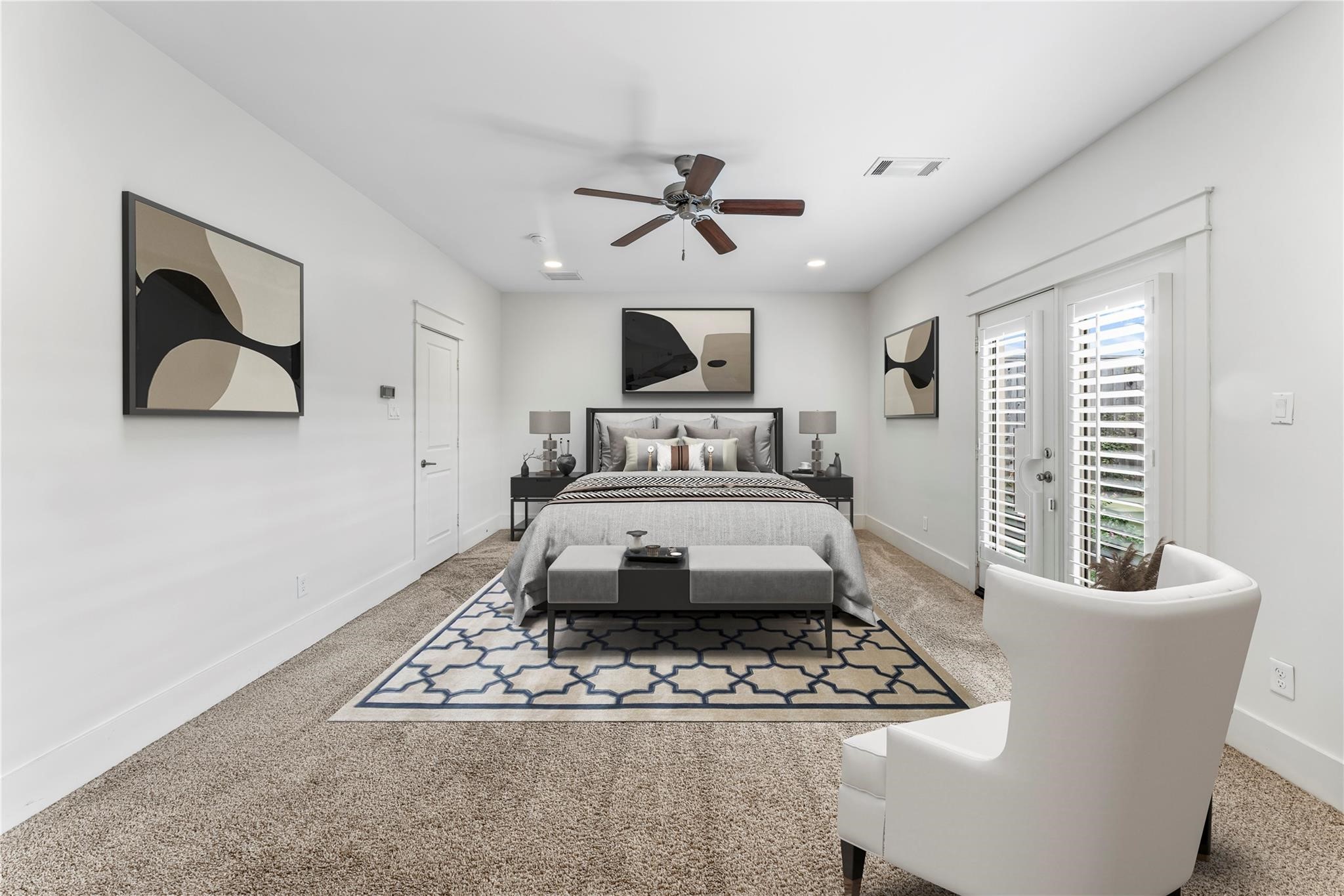 4938 Edison Park Lane Houston, TX 77081 - Photo 7 of 49 This private retreat includes easy
access to a full bath and walk-in
closet, creating comfort and
functionality on the entry level.
*virtually staged