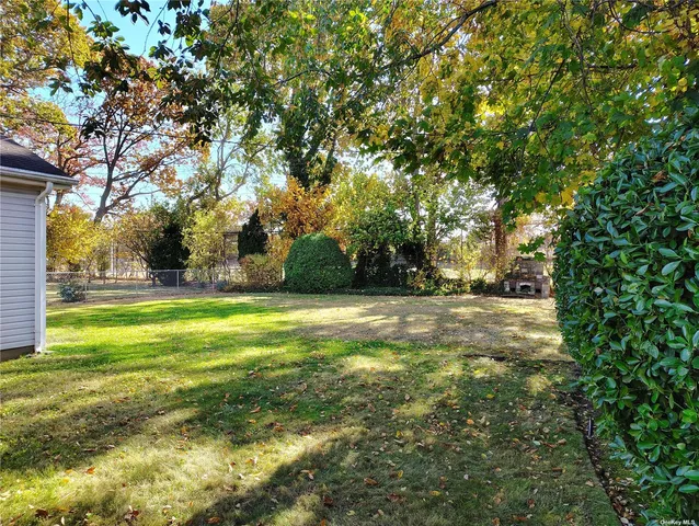 $625,000 | 824 Northwest South Drive, Baldwin, NY 11510