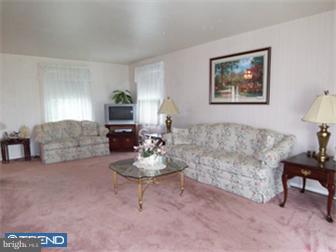 11605 Proctor Road Philadelphia, PA 19116 - Photo 2 of 12 Living Room