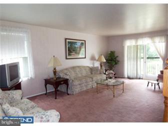 11605 Proctor Road Philadelphia, PA 19116 - Photo 3 of 12 Living Room