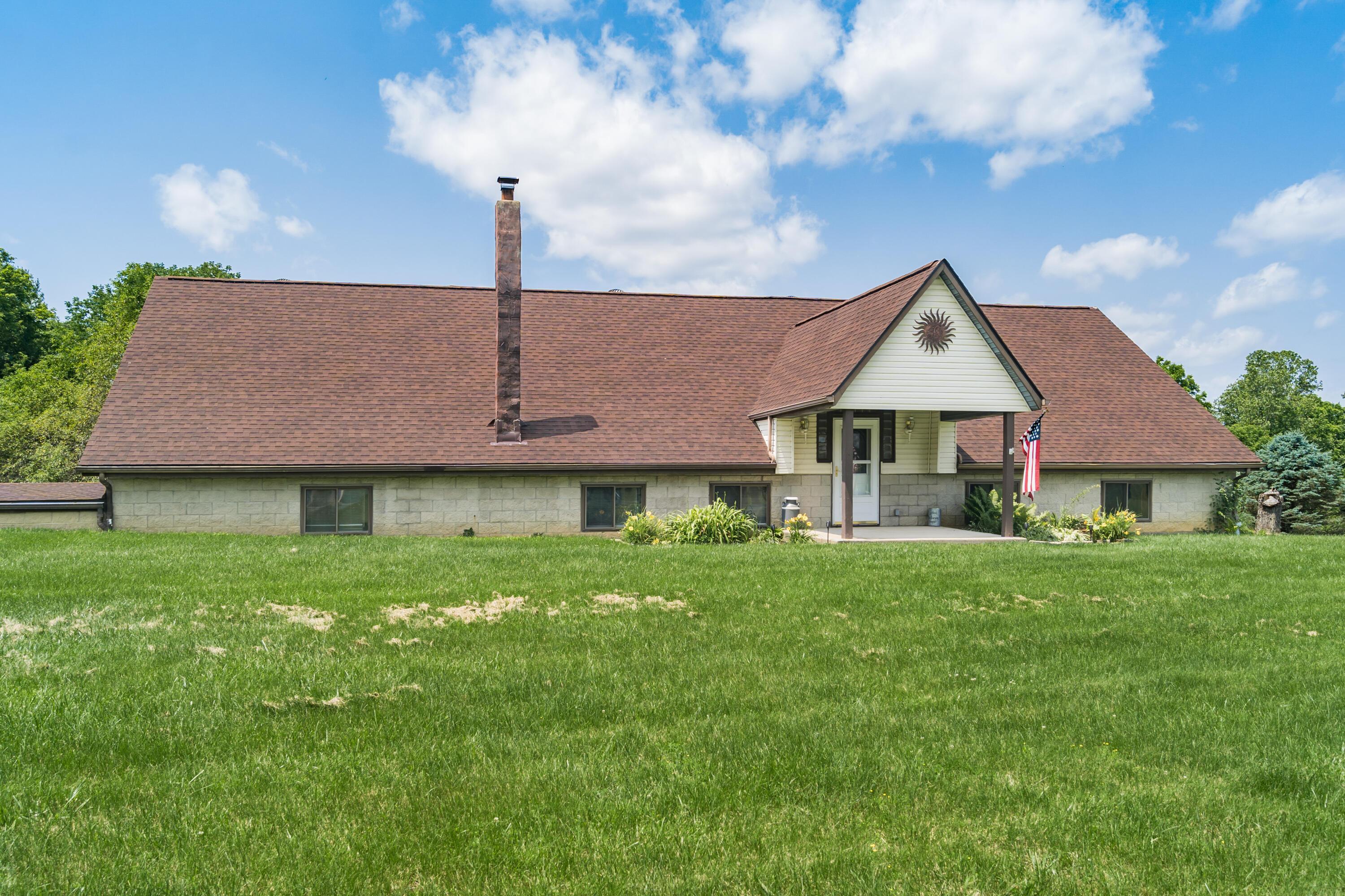 5795 Royalton Road Southwest Lancaster, OH 43130 - Photo 3 of 49 New Roof