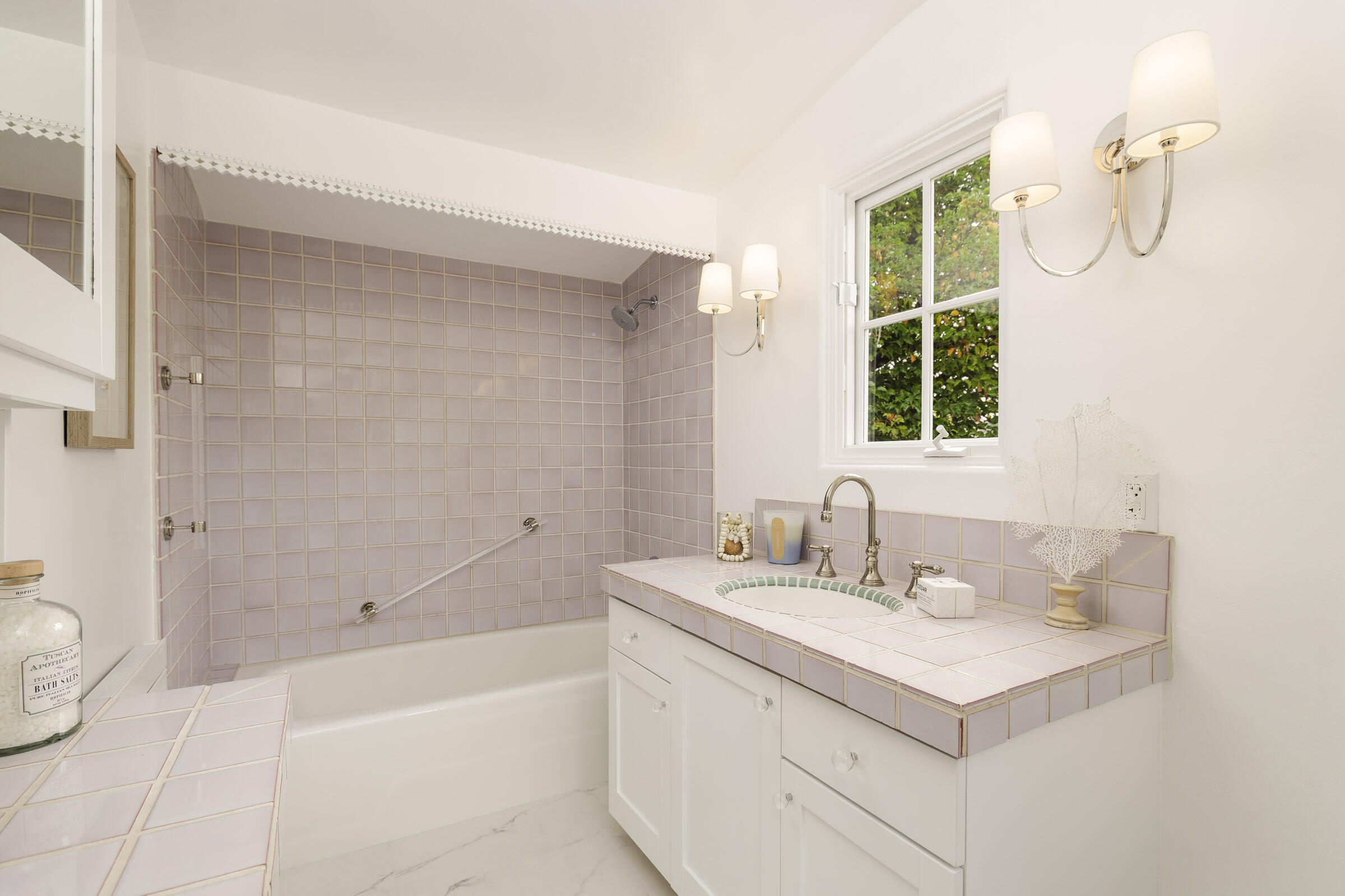 924 Garden Street, Unit F Santa Barbara, CA 93101 - Photo 22 of 34 924 Primary Bath