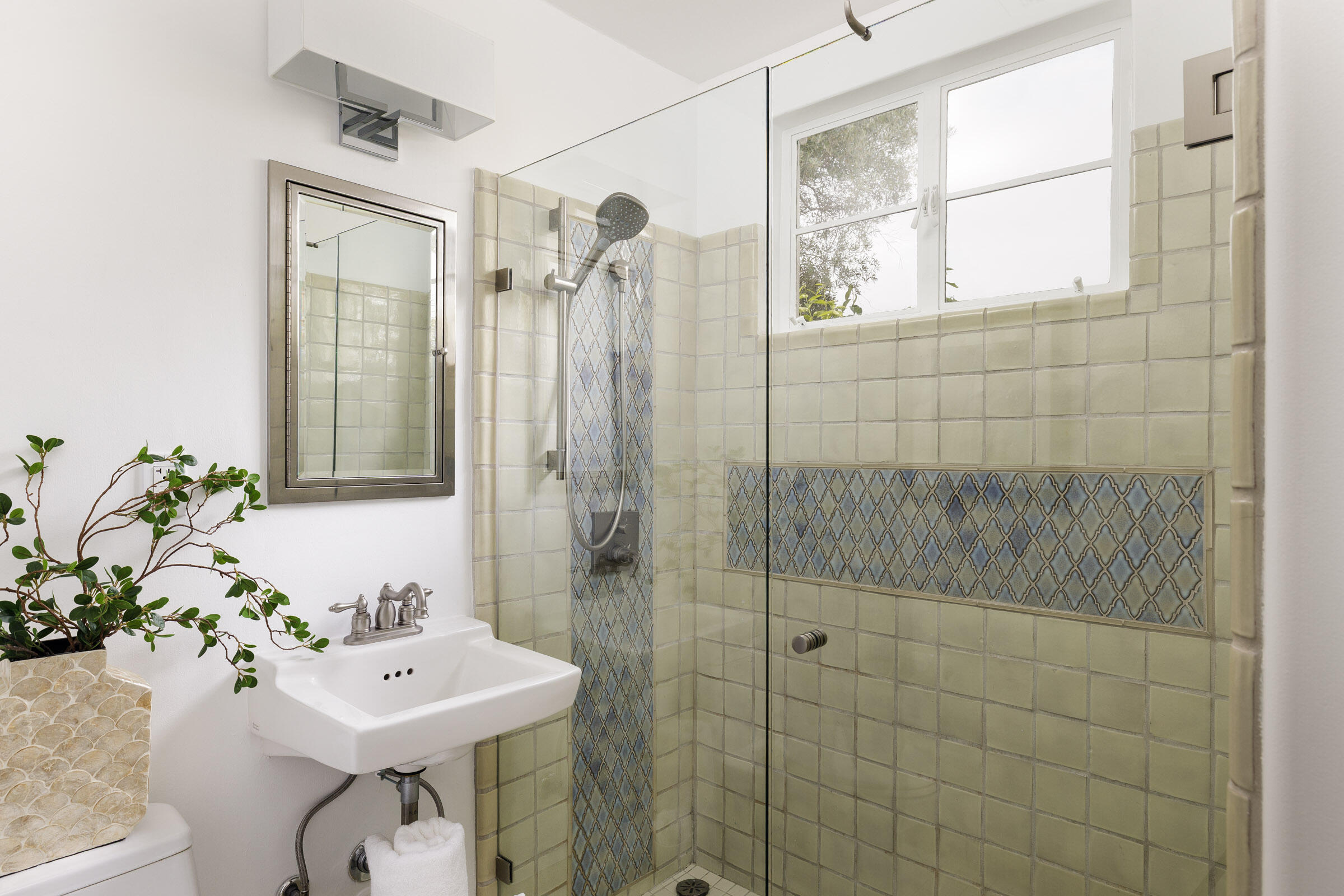 924 Garden Street, Unit F Santa Barbara, CA 93101 - Photo 23 of 34 Entry Level