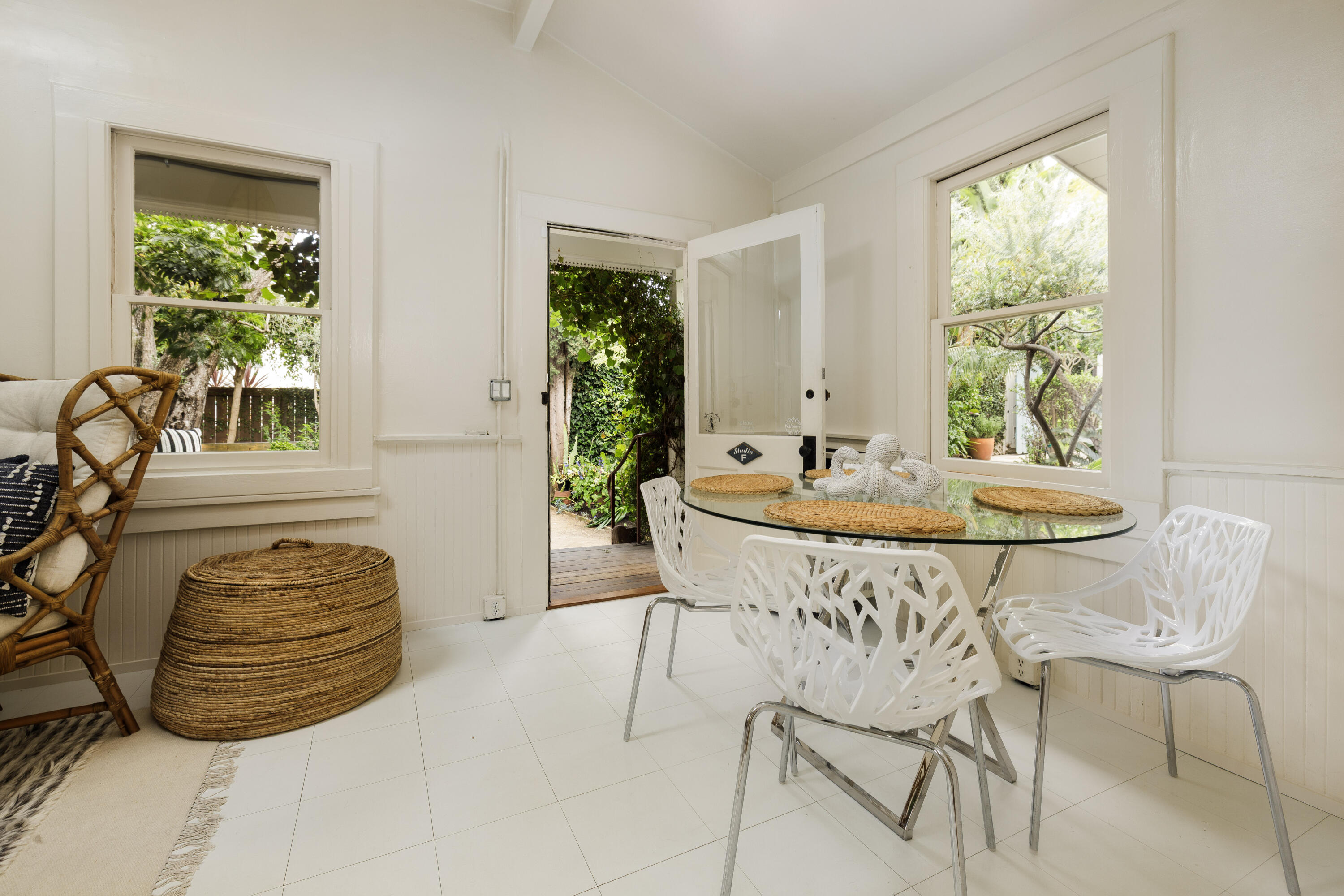 924 Garden Street, Unit F Santa Barbara, CA 93101 - Photo 29 of 34 327 E Canon Perdido Dining Area