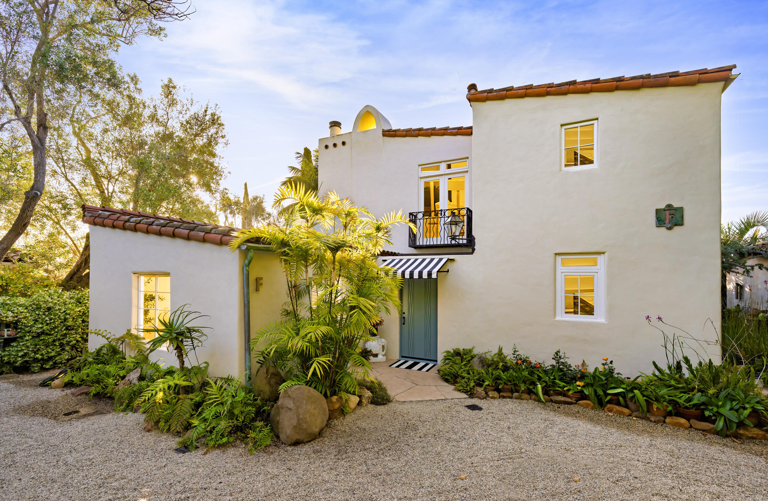 924 Garden Street, Unit F Santa Barbara, CA 93101 - Photo 3 of 34 924 Garden Casita F