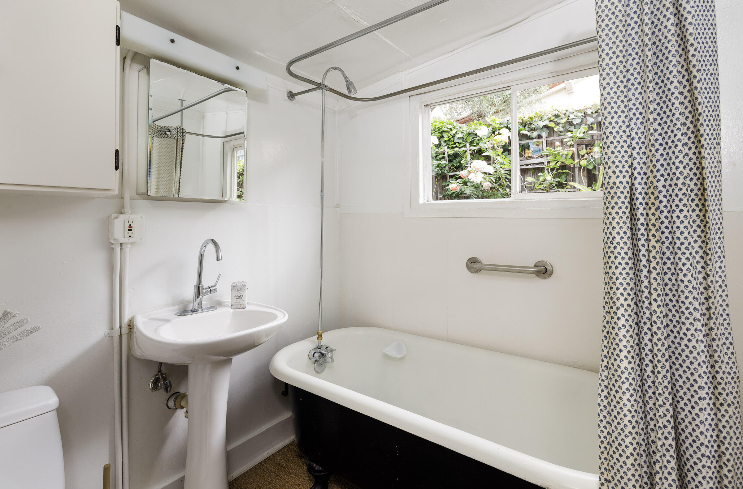 924 Garden Street, Unit F Santa Barbara, CA 93101 - Photo 32 of 34 327 E Canon Perdio Bath