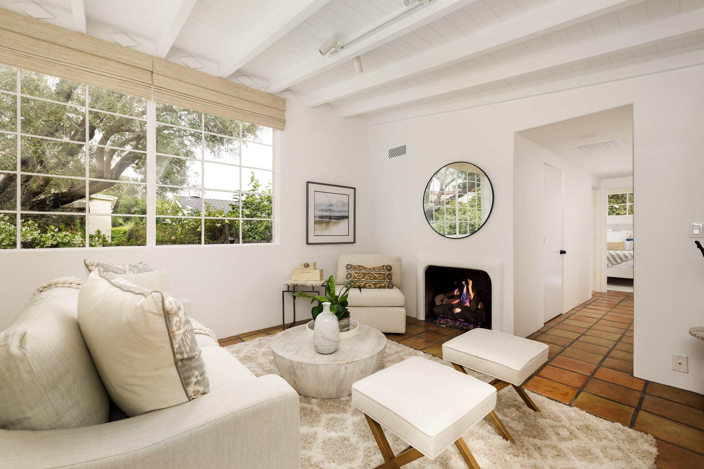 924 Garden Street, Unit F Santa Barbara, CA 93101 - Photo 9 of 34 Living Room