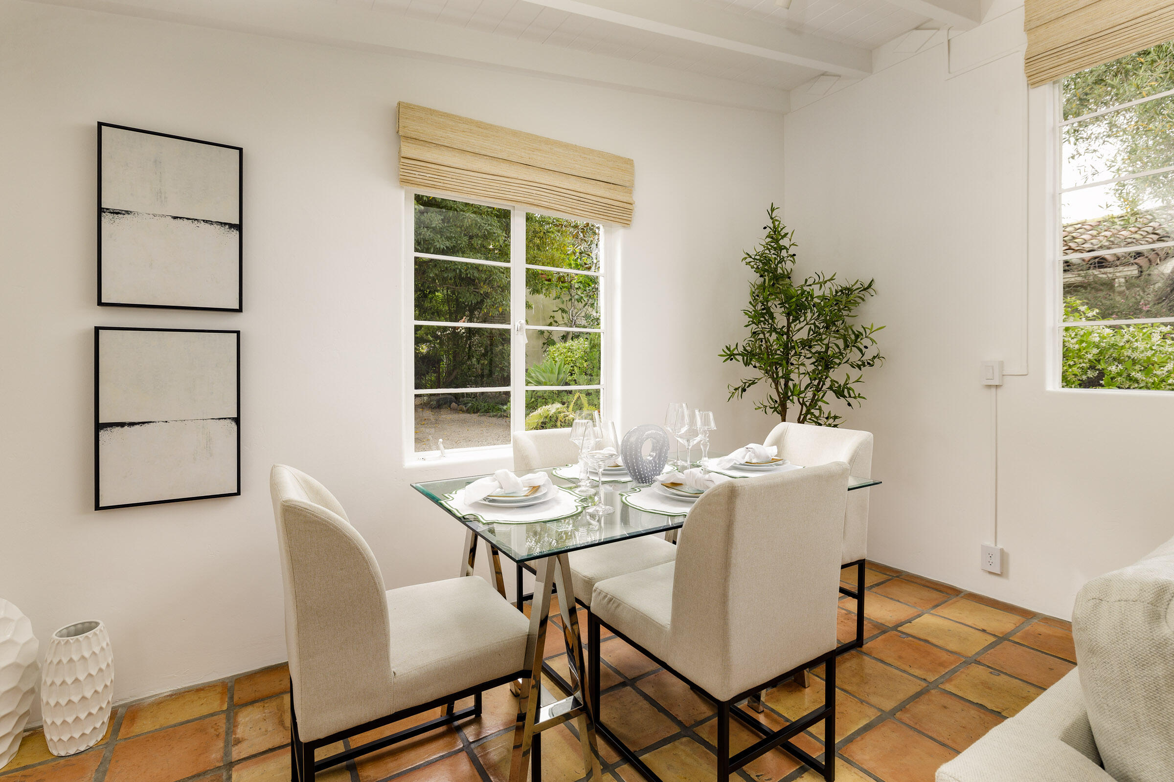 924 Garden Street, Unit F Santa Barbara, CA 93101 - Photo 10 of 34 Living Room/Dining Area