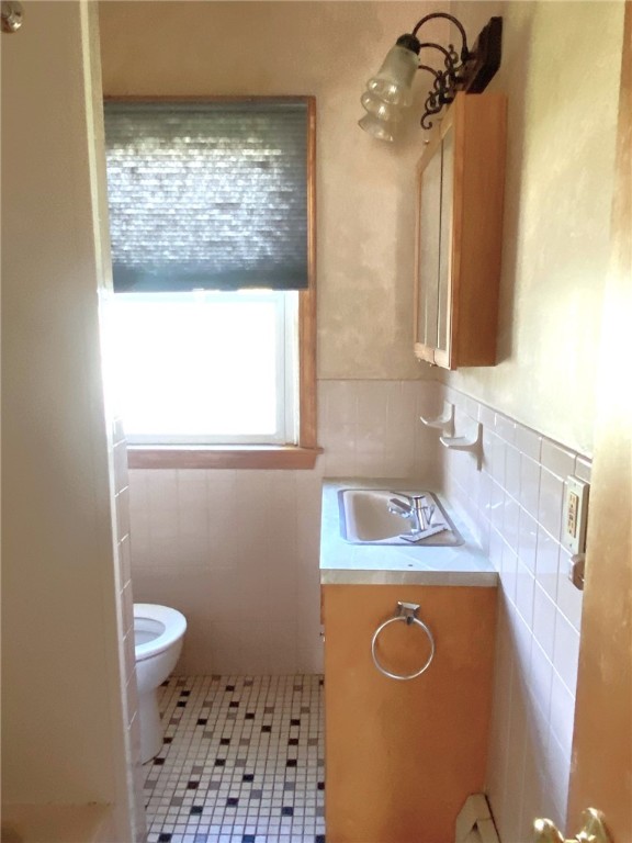 39 Cole Street Bristol, RI 02809 - Photo 12 of 19
