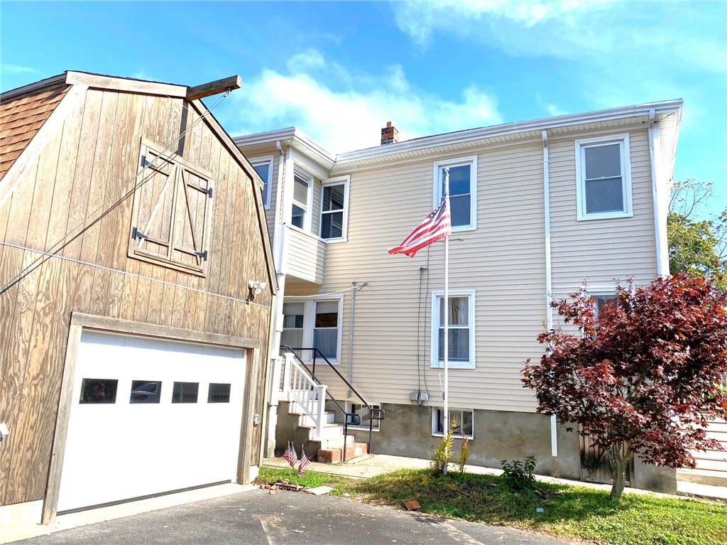 39 Cole Street Bristol, RI 02809 - Photo 2 of 19