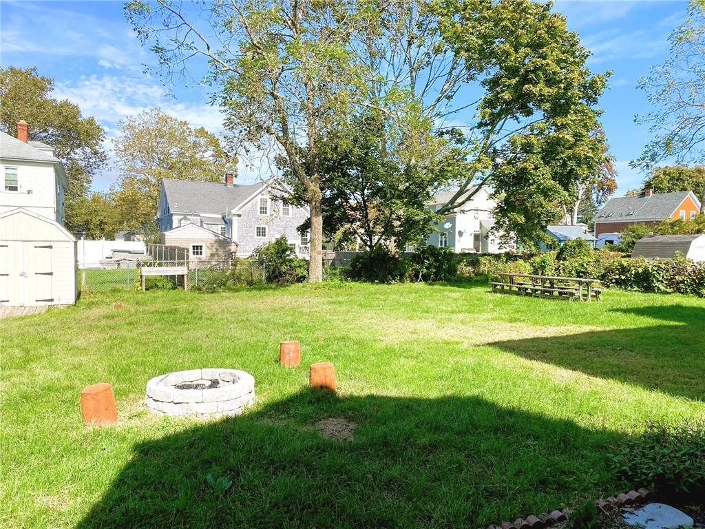 39 Cole Street Bristol, RI 02809 - Photo 3 of 19