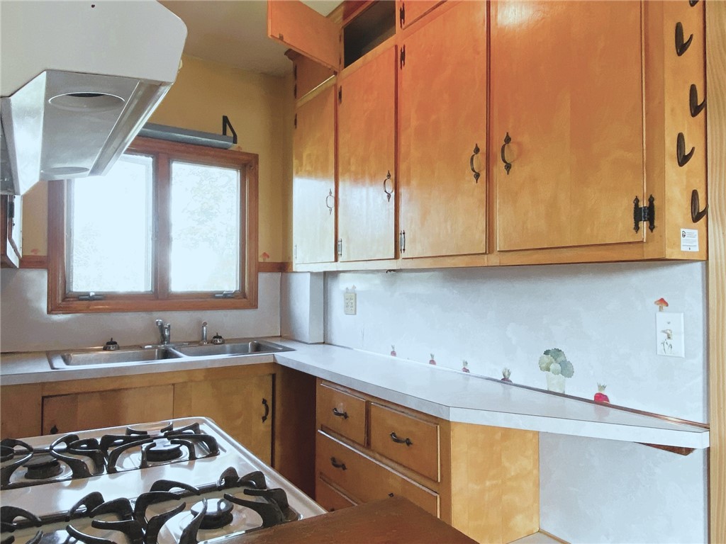 39 Cole Street Bristol, RI 02809 - Photo 10 of 19