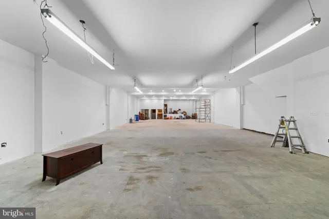 a view of a livingroom with furniture