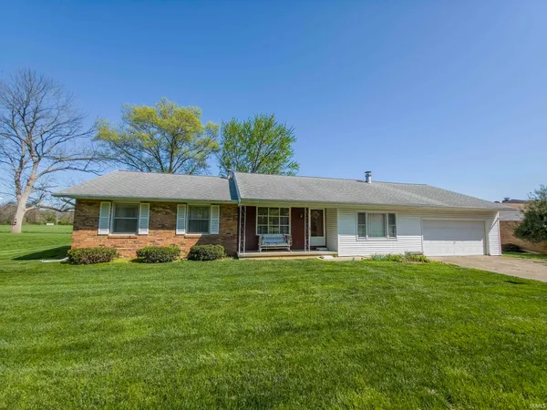 $184,900 | 411 Cherry Hill Drive, Mount Carmel, IL 62863