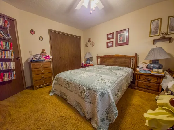 $184,900 | 411 Cherry Hill Drive, Mount Carmel, IL 62863