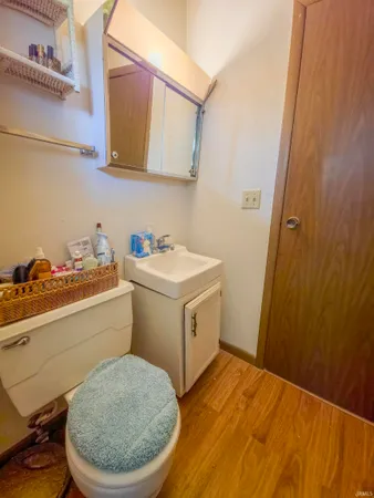 $184,900 | 411 Cherry Hill Drive, Mount Carmel, IL 62863