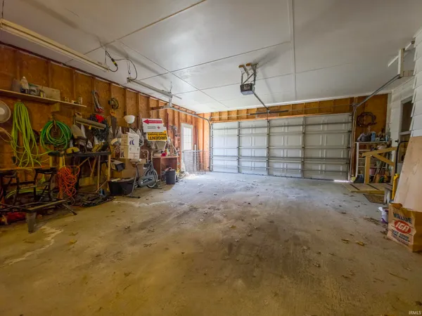 $184,900 | 411 Cherry Hill Drive, Mount Carmel, IL 62863
